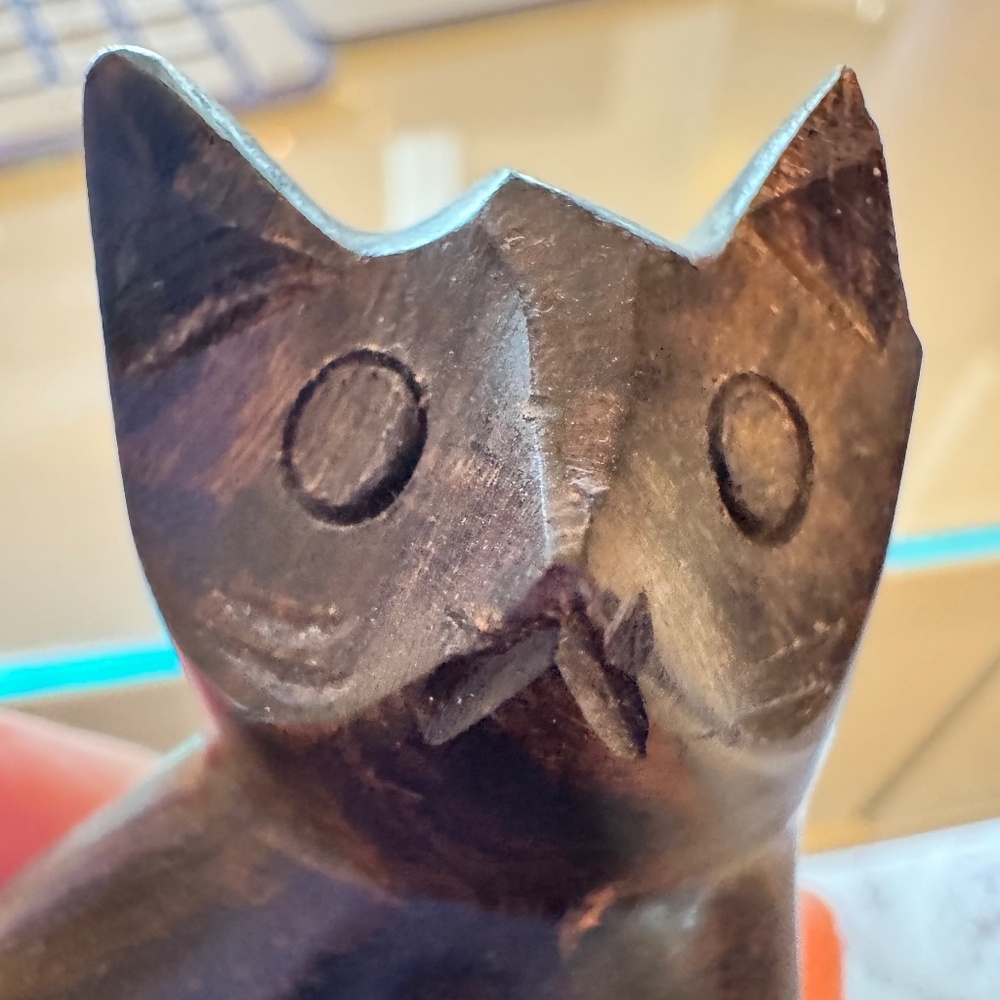Vintage Hardwood Cat Sculpture: Expressive Wood Carving Figurine - Picture 3 of 4